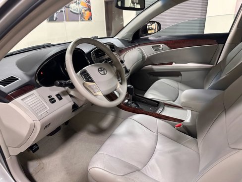 Used 2012 Toyota Avalon Limited image 18
