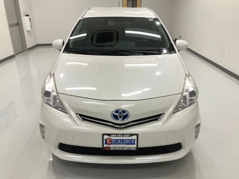 Used 2012 Toyota Prius V Five image 9