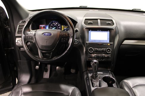Used 2019 Ford Explorer XLT w/ Equipment Group 202A image 2