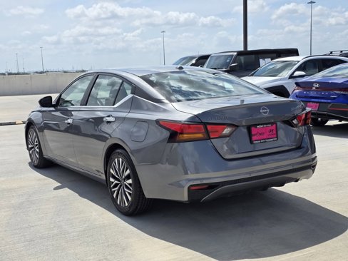 Used 2024 Nissan Altima 2.5 SV image 8