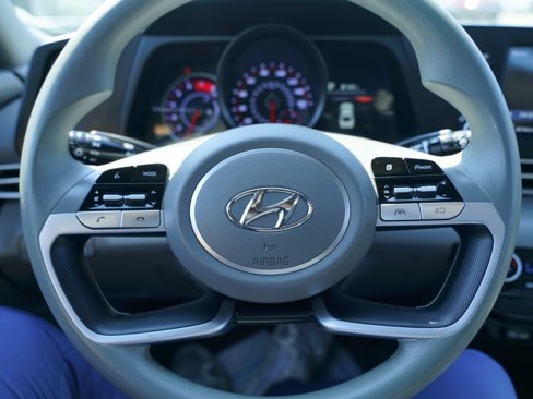 Used 2023 Hyundai Elantra SEL image 12