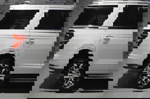 Used 2022 Ford Expedition Max Limited image 8