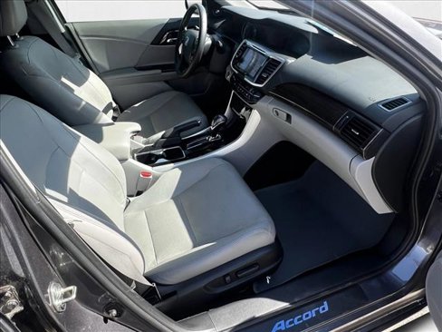 Used 2016 Honda Accord Touring image 18