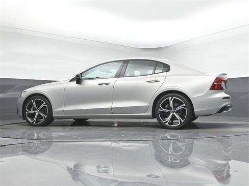 Used 2024 Volvo S60 B5 Plus image 39