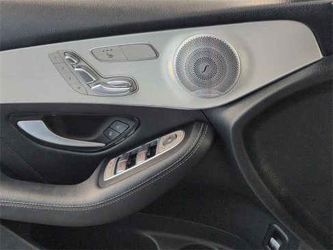 Used 2019 Mercedes-Benz GLC 300 4MATIC image 25