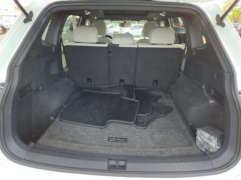 Used 2020 Volkswagen Tiguan SE R-Line image 18