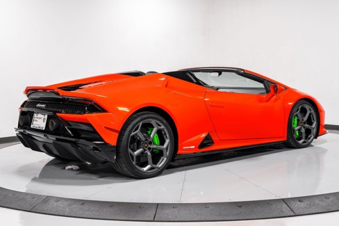 Used 2023 Lamborghini Huracan EVO image 3