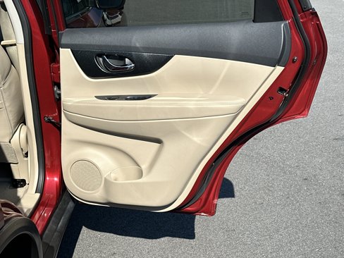Used 2014 Nissan Rogue SL image 16