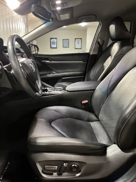 Used 2018 Toyota Camry XSE image 9