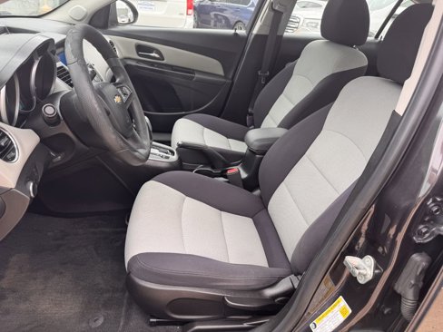 Used 2014 Chevrolet Cruze LS image 10