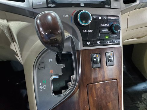 Used 2015 Toyota Venza XLE image 32