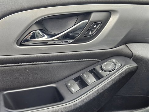 Used 2022 Chevrolet Traverse LT image 11