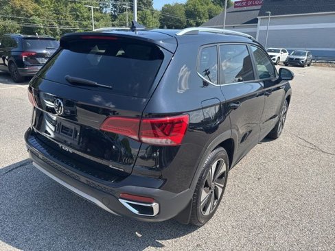 Certified 2024 Volkswagen Taos SE image 10