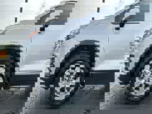 Used 2022 Chevrolet Trax LT w/ LT Convenience Package image 32