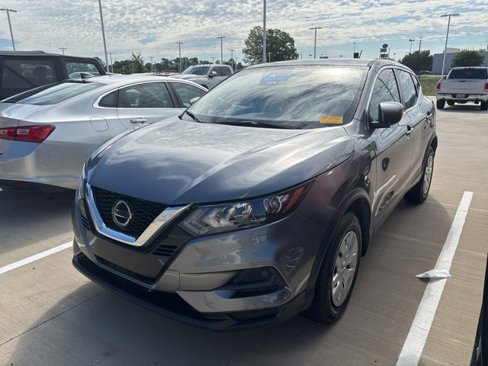 Used 2020 Nissan Rogue Sport S image 1