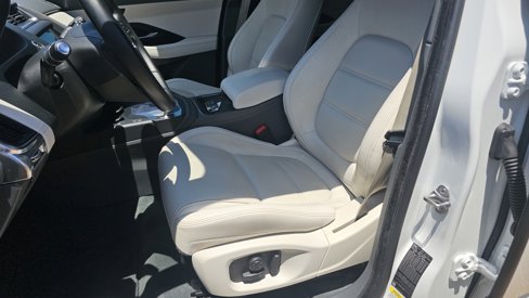 Used 2018 Jaguar E-PACE SE image 26