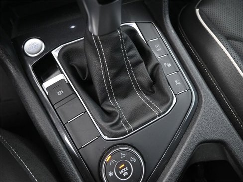 Used 2022 Volkswagen Tiguan SEL R-Line image 31