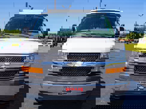 Used 2018 Chevrolet Express 2500 w/ Driver Convenience Package image 2
