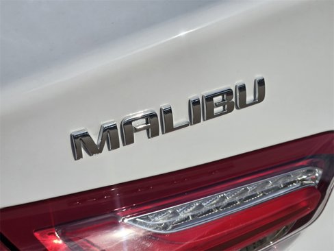 Used 2022 Chevrolet Malibu LT image 32