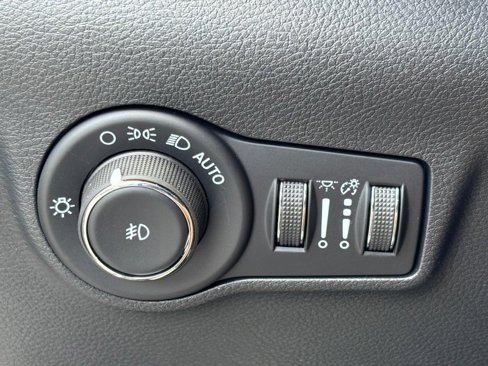 New 2025 Jeep Compass Latitude image 14