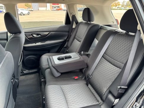 Used 2020 Nissan Rogue SV w/ Premium Package image 16