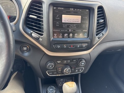 Used 2018 Jeep Cherokee Limited w/ Technology Group image 17