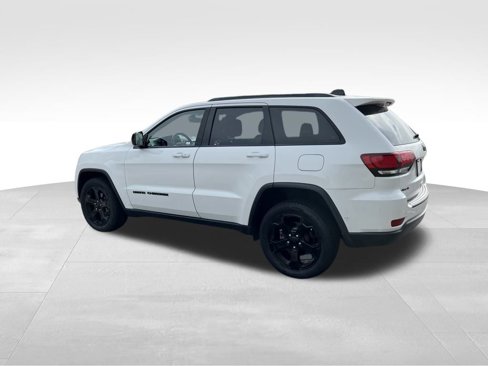 Used 2020 Jeep Grand Cherokee Laredo image 4