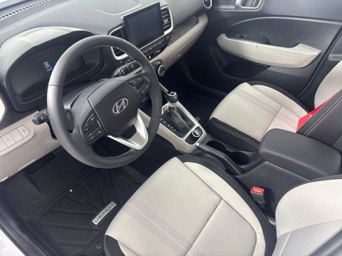 New 2025 Hyundai Venue SEL image 4
