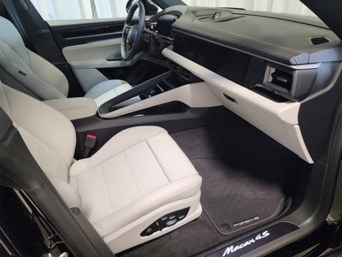 New 2025 Porsche Macan 4S Electric image 24