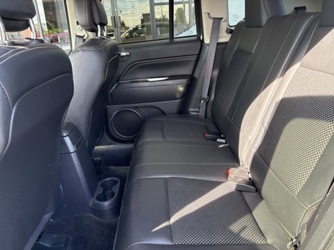 Used 2016 Jeep Compass Latitude image 9