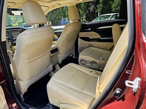 Used 2019 Toyota Highlander XLE image 8