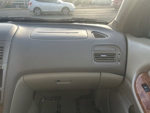 Used 2004 INFINITI I35 w/ Cold Weather Pkg image 10