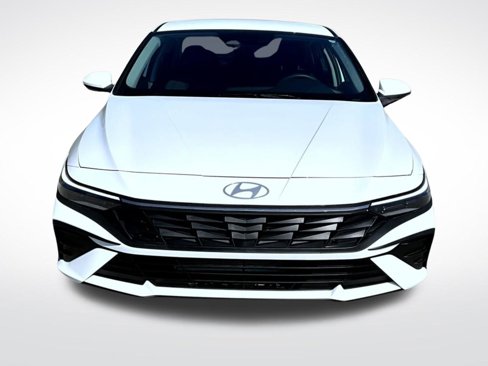Certified 2025 Hyundai Elantra SE image 2