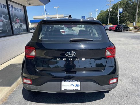 Certified 2022 Hyundai Venue SEL w/ Cargo Package image 5