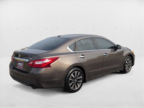 Used 2016 Nissan Altima 2.5 SL w/ 2.5 Technology Package image 5