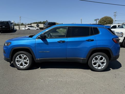 Used 2024 Jeep Compass Sport image 7