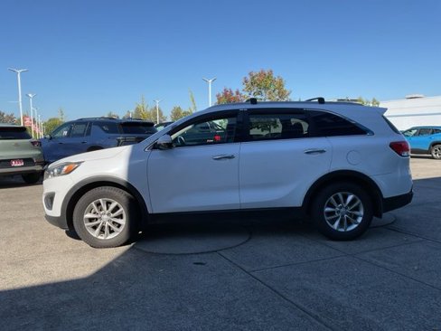 Used 2016 Kia Sorento LX w/ LX Convenience Package image 4