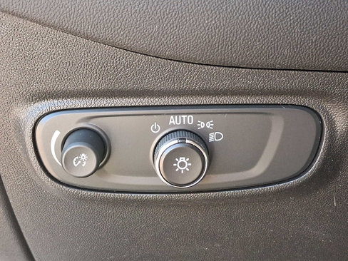 Used 2020 Chevrolet Equinox LS w/ LS Convenience Package image 25
