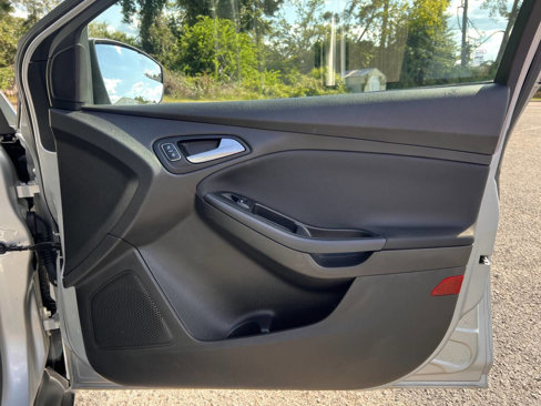 Used 2016 Ford Focus SE image 16