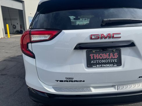 Used 2022 GMC Terrain SLT w/ Infotainment Package II image 11