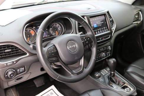 Used 2019 Jeep Cherokee Trailhawk image 16
