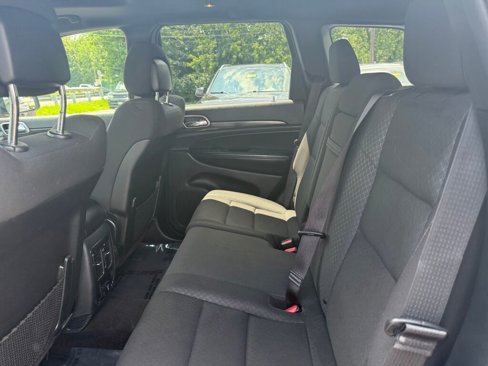 Used 2019 Jeep Grand Cherokee Laredo image 25