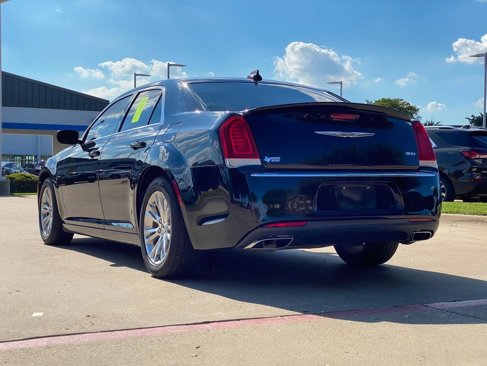 Used 2018 Chrysler 300 Touring L image 19
