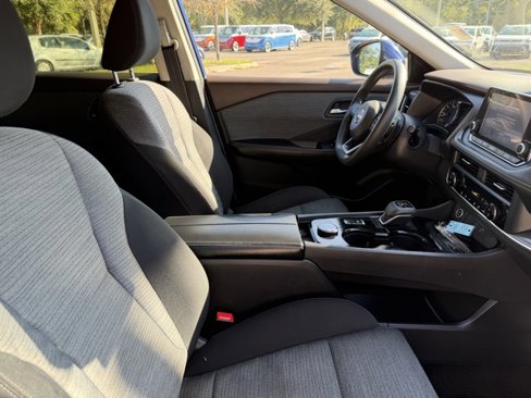 Used 2023 Nissan Rogue SV image 9