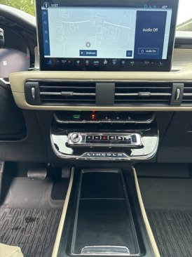 Used 2025 Lincoln Corsair AWD w/ Equipment Group 101A image 10
