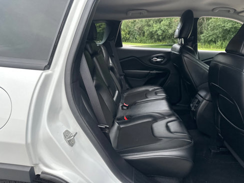 Used 2021 Jeep Cherokee Latitude Plus image 32