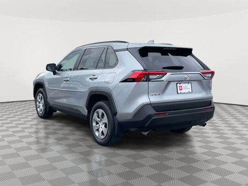 Used 2021 Toyota RAV4 LE image 5