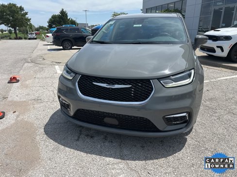 Used 2022 Chrysler Pacifica Touring-L image 10