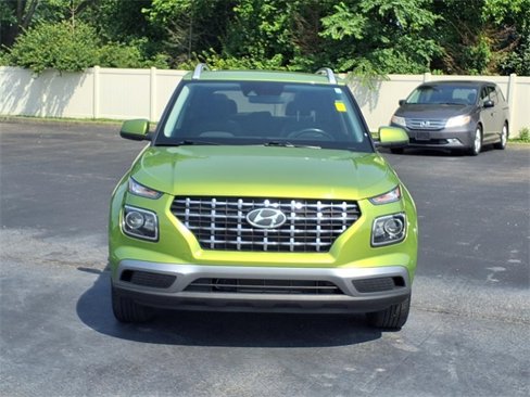 Used 2022 Hyundai Venue SEL image 2