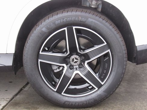 Certified 2025 Mercedes-Benz GLC 300 4MATIC image 37